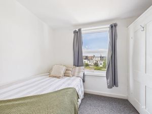 BEDROOM - click for photo gallery